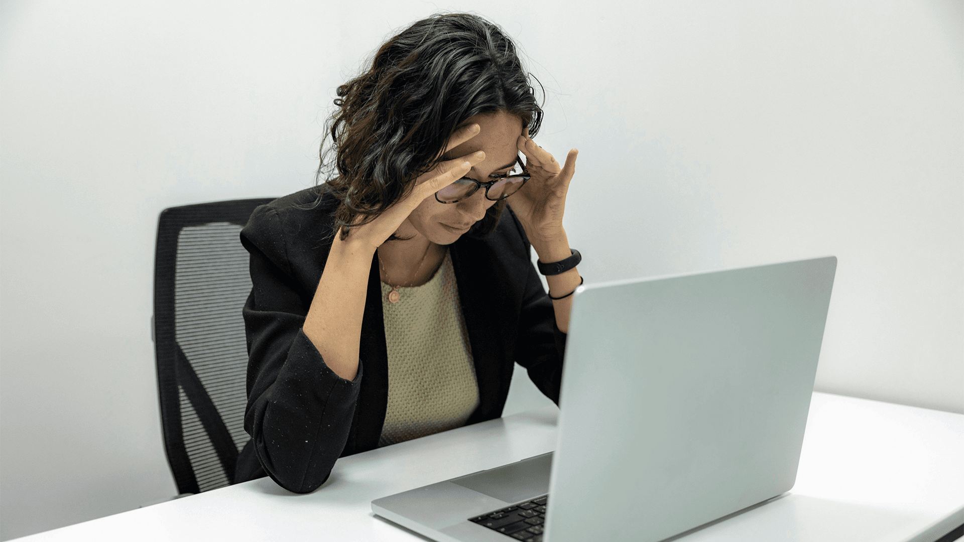 Gestão Profissional vs. Autogestão: Vale a Pena Contratar uma Imobiliária de Temporada?